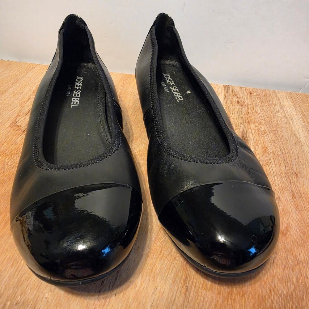 Joseph Seibel Black Leather and Patent Cap-Toe Flats size 10.5-11 US UR 4